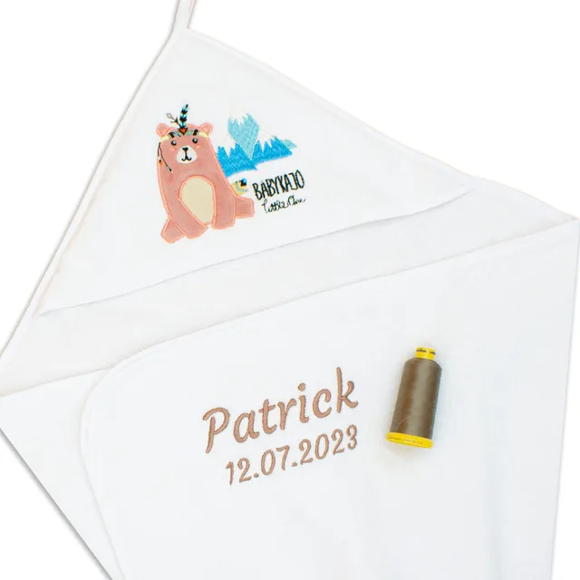 babykajo-kapuzenhandtuch-80x80-cm-bestickt-mit-namen image 1