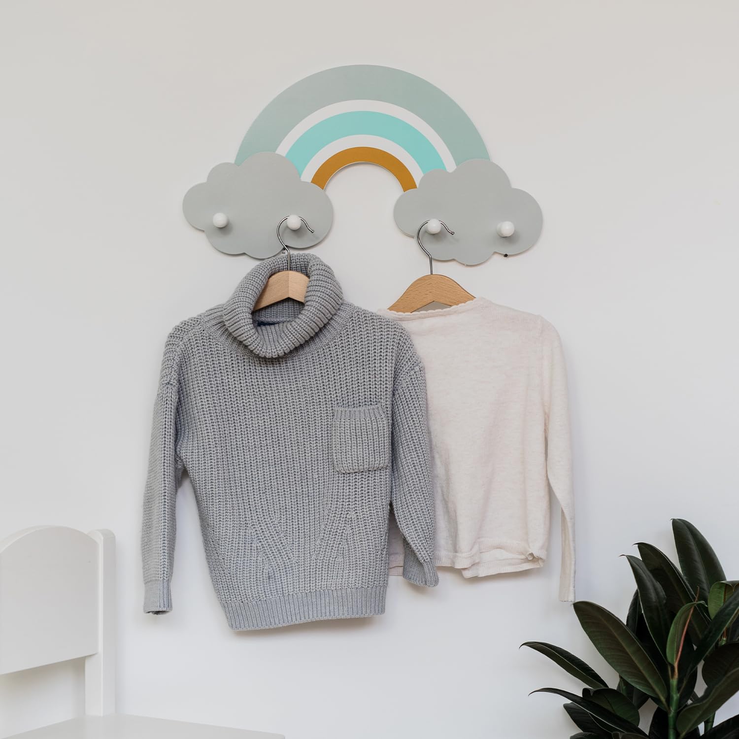 kindsgut-kindergarderobe-holz-regenbogen-finn-mit-4-haken image 4