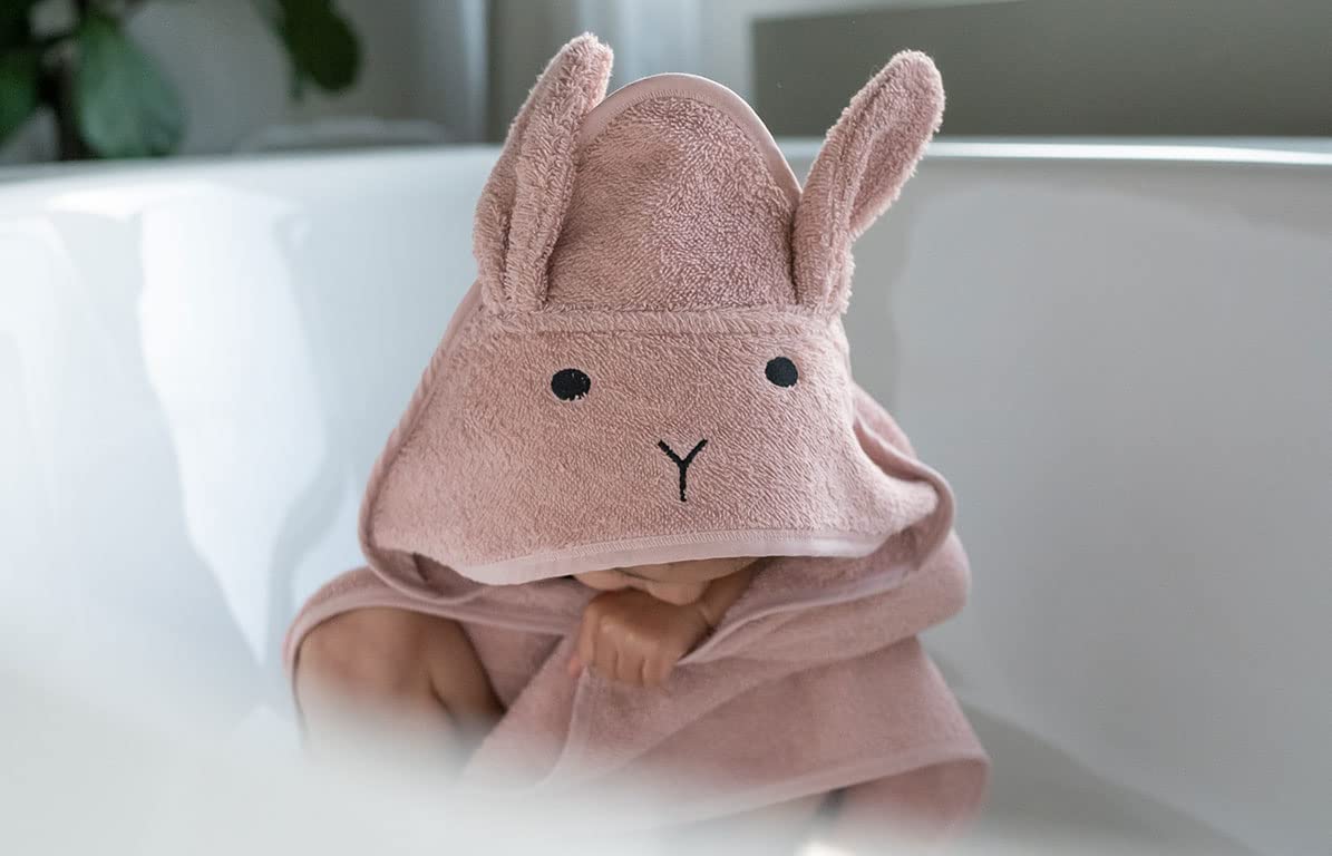 kindsgut-kapuzenhandtuch-hase-rose-aus-baumwolle image 3