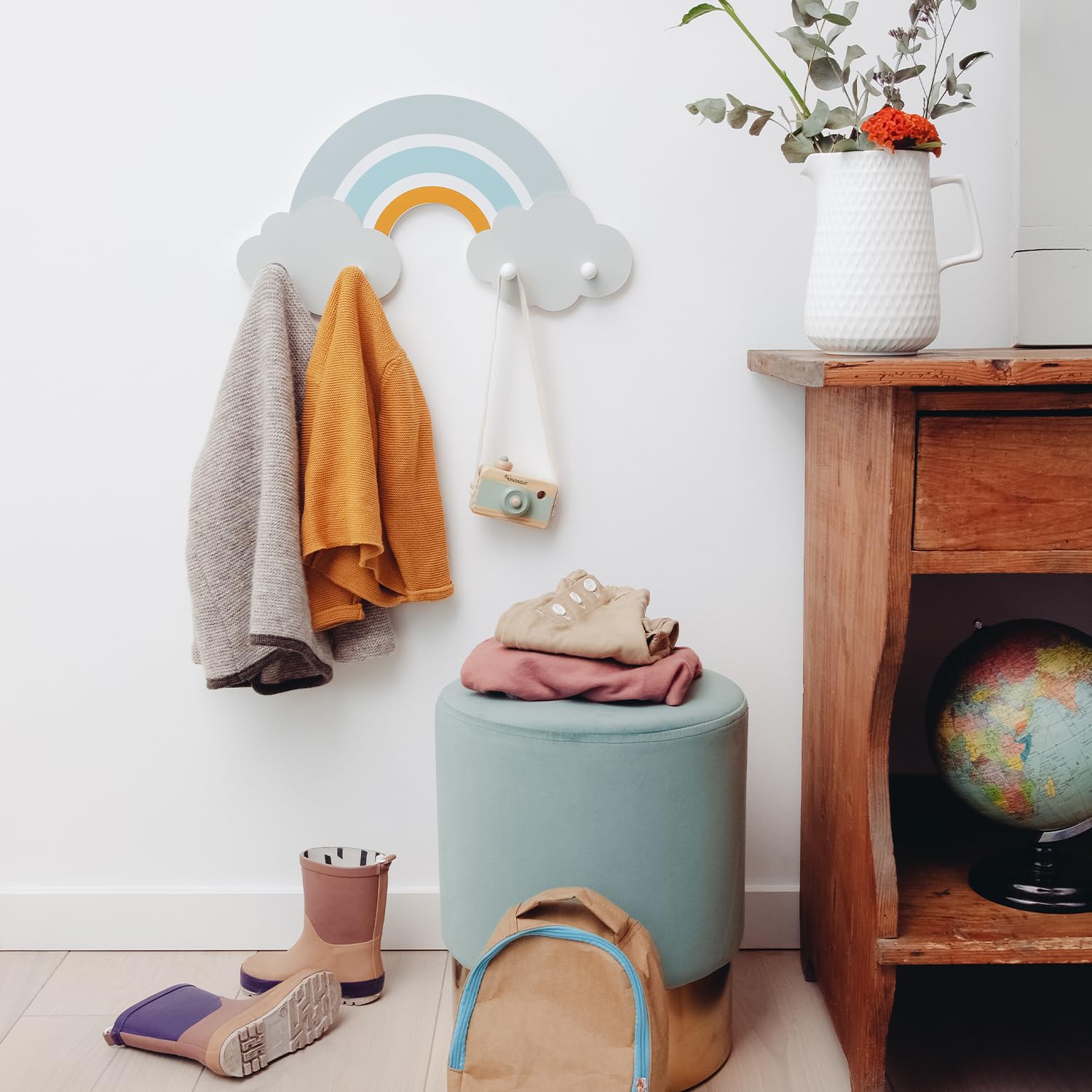 kindsgut-kindergarderobe-holz-regenbogen-finn-mit-4-haken image 3