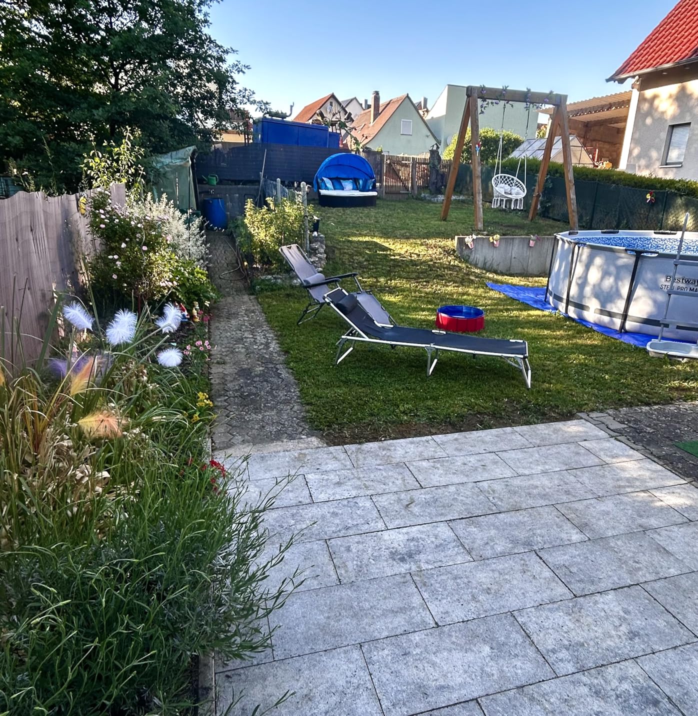 Perfekter Familienpool für den Sommer