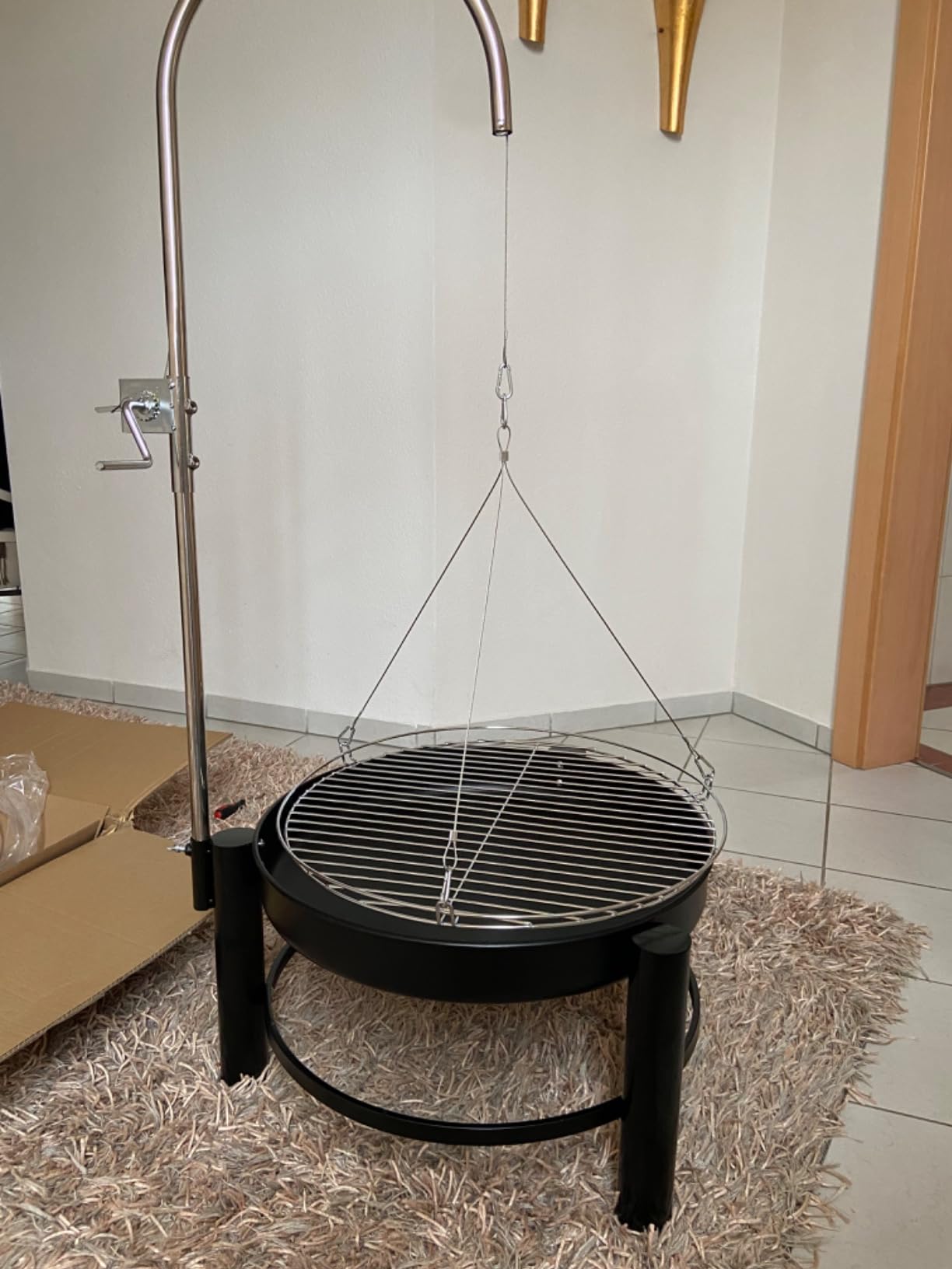 Stabiler Dreibein-Grill