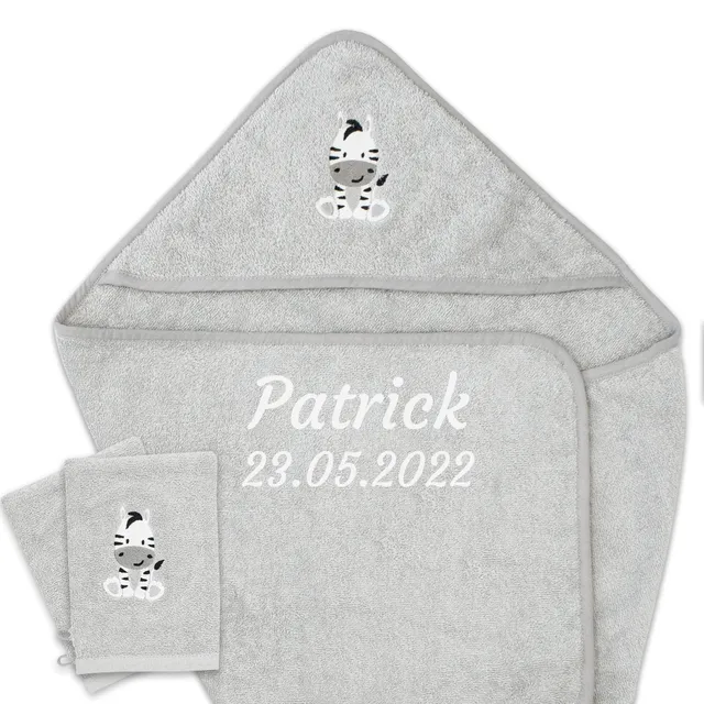 babykajo-kapuzenhandtuch-80x80cm-mit-name-bestickt-2-waschlappen image 1