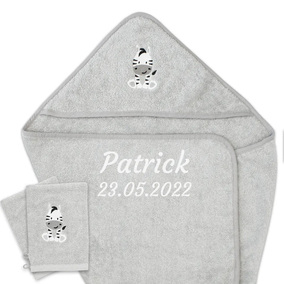 babykajo-kapuzenhandtuch-80x80cm-mit-name-bestickt-2-waschlappen image 1
