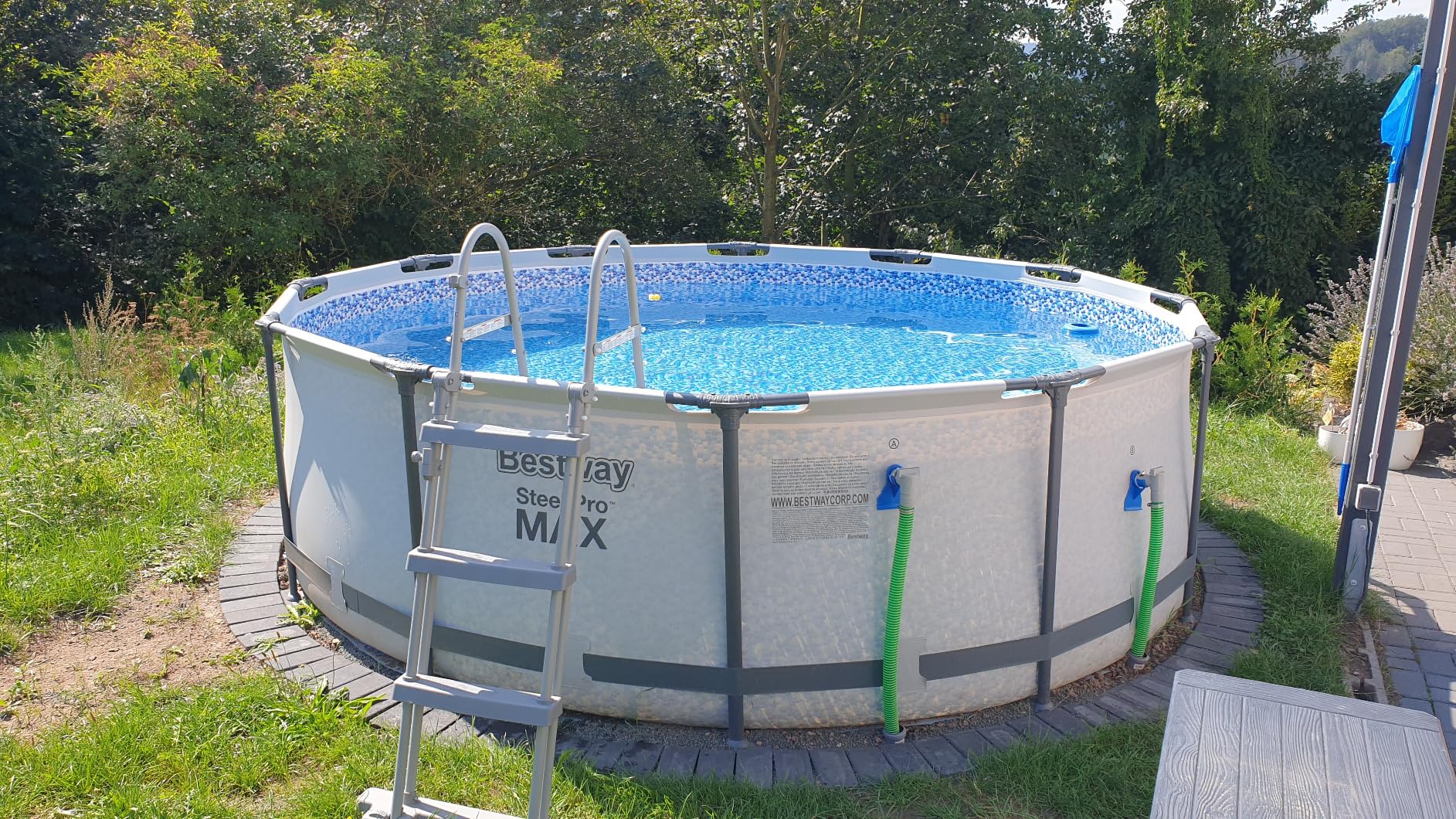 Aufbau anstrengend, Pool gut